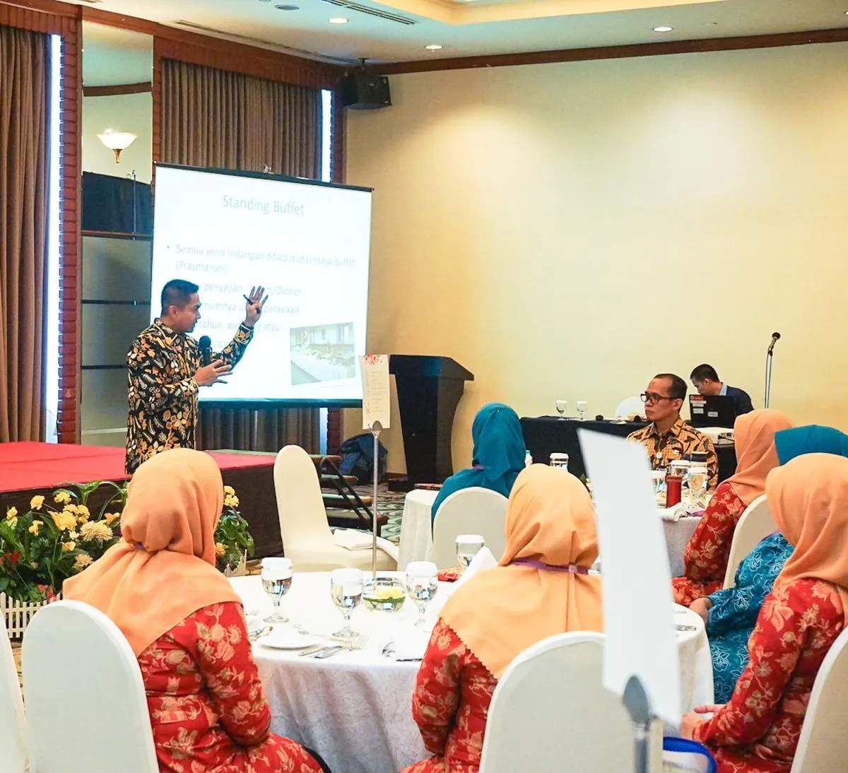 Etiket Komunikasi dan Tata Penghormatan Lintas Budaya bagi Diplomat Indonesia
